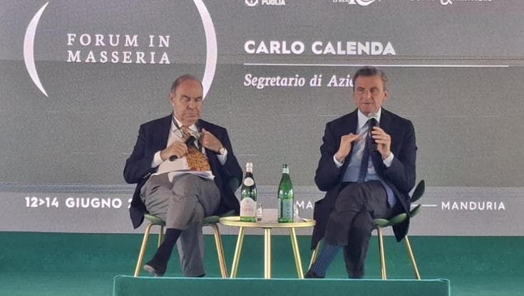 Calenda contro Vannacci: “Problema di sicurezza nazionale”. Appello a FI: “Venga con noi”