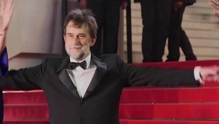 Cannes, Nanni Moretti con il cast de "Il Sol dell'avvenire" balla a sorpresa sulle note di Battiato
