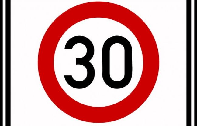 Parigi vuole ridurre limite velocit&agrave; a 30 km/h