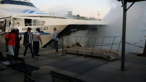 Ischia, aliscafo contro banchina: fumo e paura, nessun ferito