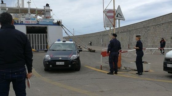 Mondragone, shock per la morte in mare di imprenditore, compagna e figlia di lei