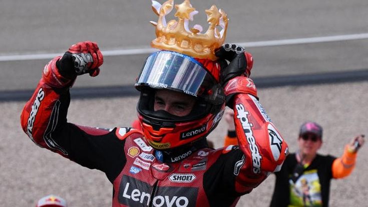 Marc Marquez vince al Sachsenring, cade Di Giannantonio. Mondiale sempre più aperto