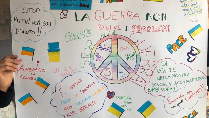 Russia Ucraina, la mobilitazione dei bambini lombardi: "Putin, la guerra non è un gioco"