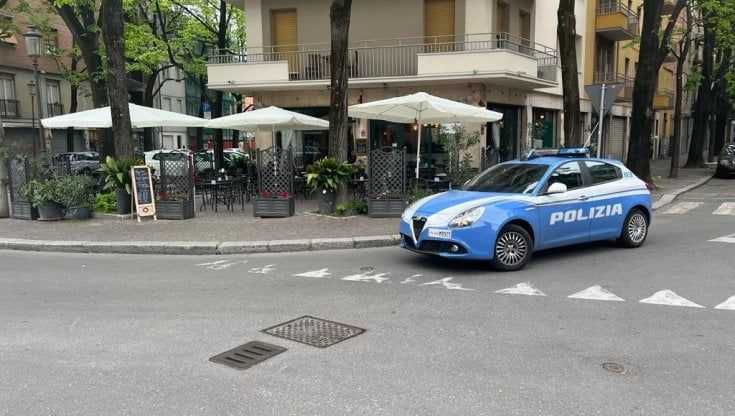 Tentato furto al caffè la Pulcinella: 28enne arrestato nella notte 