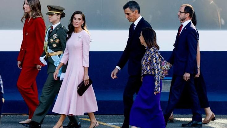 A Madrid insulti a Sánchez, a Ceuta Abascal con Bardella: la morsa dell’estrema destra sulla festa nazionale
