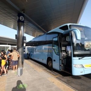 Il virus viaggiava sul pullman: otto passeggeri positivi