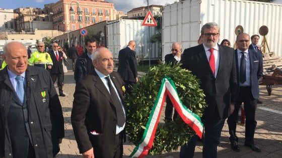 Inquinamento, Emiliano a Roma il 3 dicembre con i 'Genitori tarantini': "Voglio vedere Renzi"