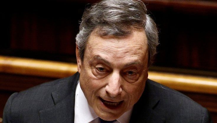Telefonate, vertici e bugie poi Draghi molla: "La palla è al Quirinale"