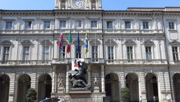 I sindacati: "Sì allo smart working, ma il Comune paghi bollette e pasti"