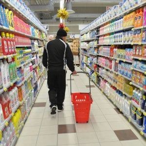 Emilia-Romagna, sciopero nei centri commerciali a Pasqua e Pasquetta