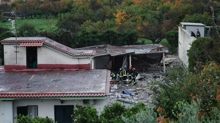 Fabbrica abusiva esplosa a Ercolano, il proprietario tace: denunciato per omicidio colposo plurimo