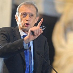 Fassino chiama il pap&agrave; del ragazzo ferito: "Luned&igrave; andr&ograve; a trovarlo in ospedale"