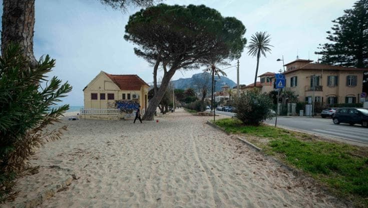 Ora Mondello fa gola ai big della movida. Per attrezzare un lido servono 100 mila euro