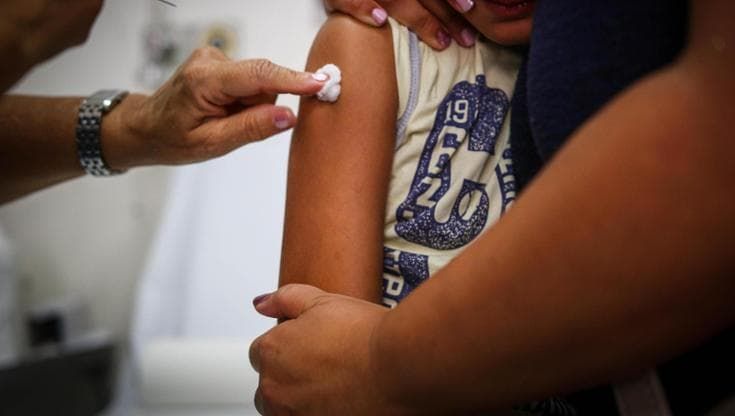 Difterite, nei contatti di Anna Rosa l’Asp cerca il paziente zero. Aumentate le scorte di vaccini
