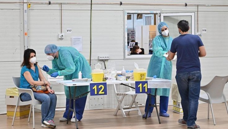 Il Piemonte supera i tre milioni di vaccini, ma scivola in classifica per colpa dei "No Vax"