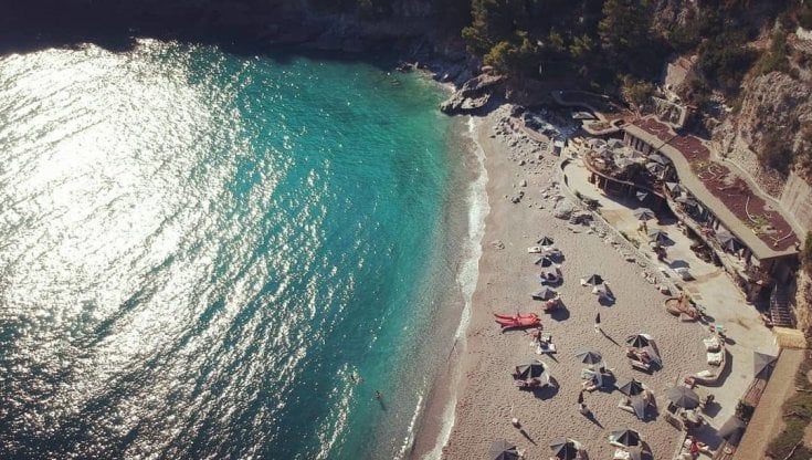 Lerici, l’Eco del Mare dribbla il fisco: condannato il resort dei vip della compagna di Zucchero