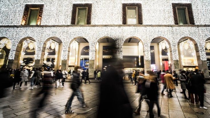 Nella top ten dei regali di Natale vincono pentole e televisori. Con i viaggi fermi le valigie restano in vetrina