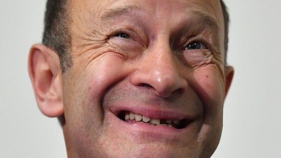 Gb, leader Ukip lascia la fidanzata fotomodella dopo gli insulti razzisti a Meghan 