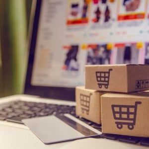 Istat, vendite al dettaglio giù: tengono discount, boom e-commerce  