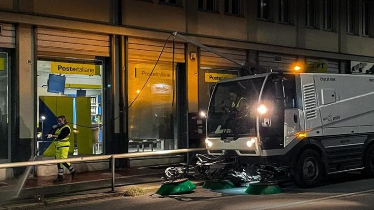 “Poche strade spazzate”: contestazione ad Amiu dalla Città Metropolitana
