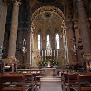 Bologna, manca un cappellano. E la chiesa inventa la benedizione ad anni alterni: "Passiamo nel 2021"