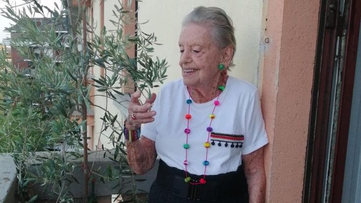 Giovanna Grassi: “A 103 anni in casa da sola cucino e faccio la spesa. Il segreto? Ridere e amare”