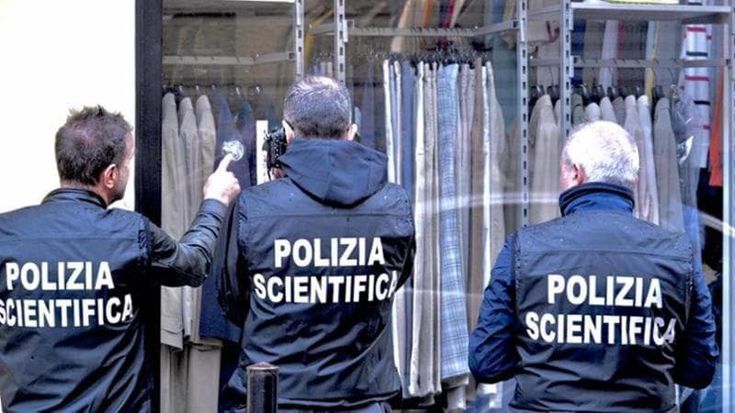 Quindicenne ucciso a Napoli, due minori del Mercato sotto indagine per armi e rilasciati: “Ci siamo difesi, il gruppo della Sanità è arrivato su otto motorini e sparava”