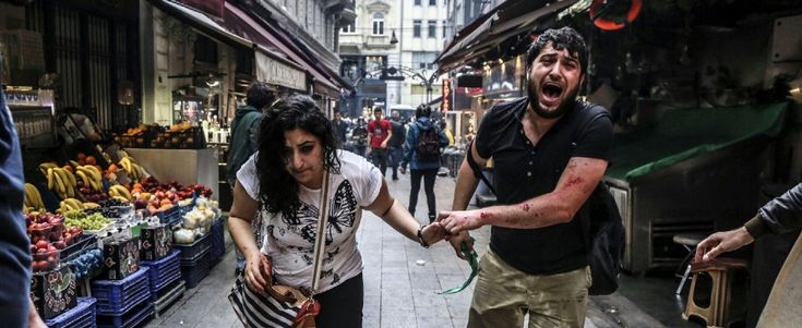 Turchia, tra i ribelli armati di libri contro i blindati