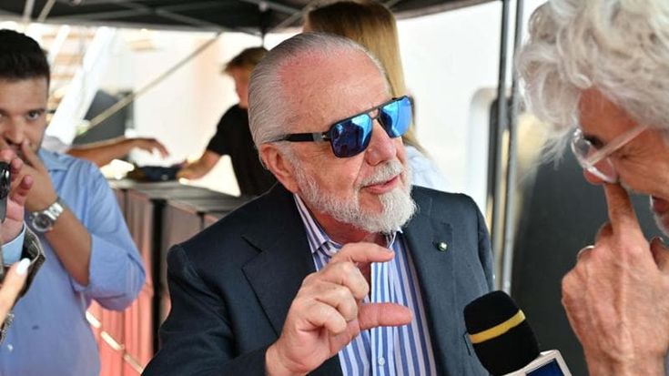 Napoli, l’estate rovente di De Laurentiis: conti in rosso, ma si libera Allegri