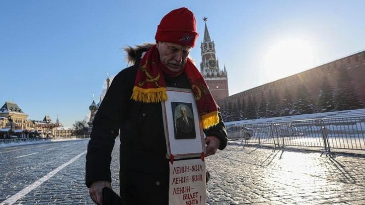 A cent’anni dalla morte soltanto i comunisti ricordano Lenin in Piazza Rossa