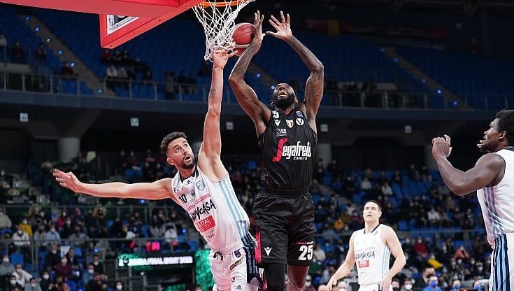 La Virtus batte Brindisi e vola in semifinale