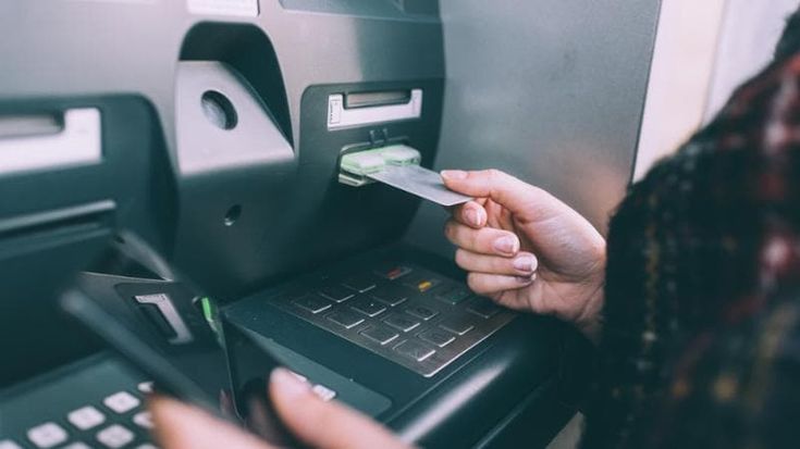 L’inflazione blocca la crescita dei redditi degli italiani: dal 2019 persi 6 miliardi