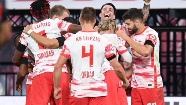 Bundesliga, Lipsia travolgente: 4-0 allo Stoccarda, doppietta di Szoboszlai