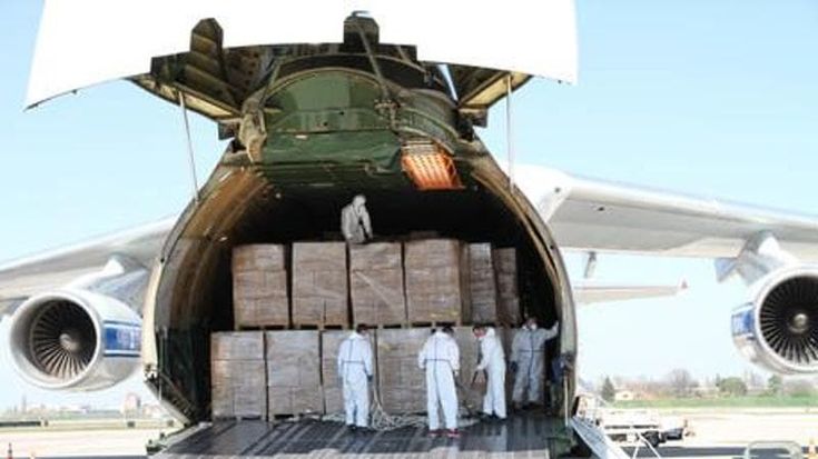 Il mare fuori è insicuro e rilancia il cargo aereo. Ma l’Italia fatica a volare alto