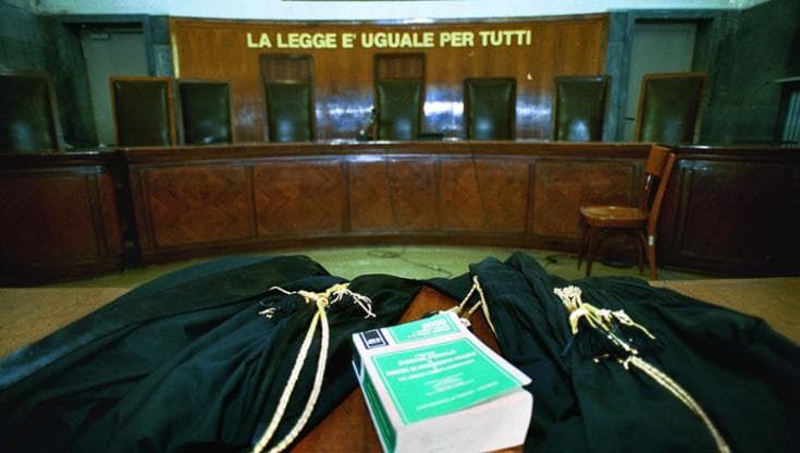 Abusi sulle nipotine, nonno di 70 anni accusato di violenza sessuale