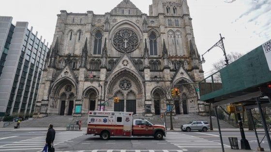Coronavirus, la cattedrale di New York diventa un ospedale da campo