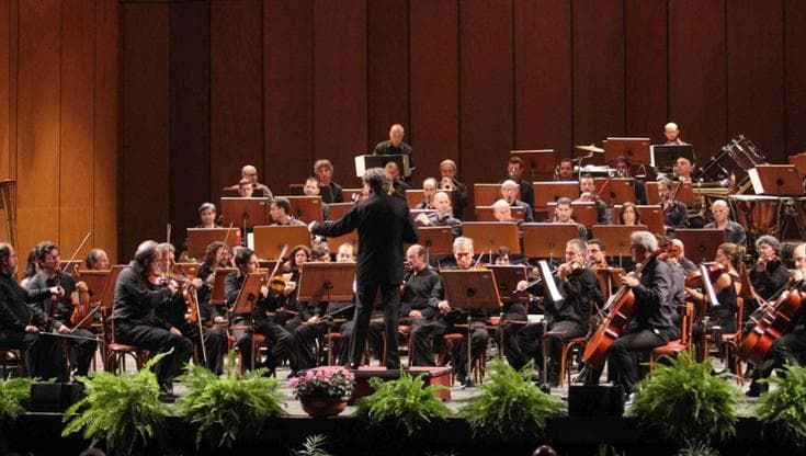 Rizza lascia la guida dell’Orchestra sinfonica, in pole per sostituirla c’è Gabriele Crociata