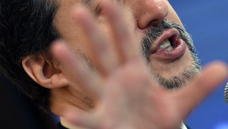 Cannabis, Schlein si schiera per la legalizzazione. E Salvini l'attacca sui social
