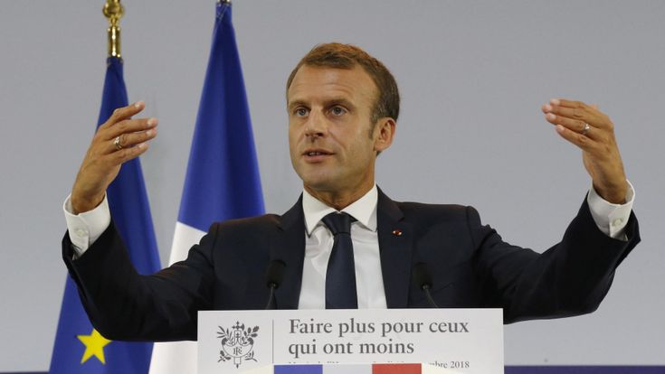 Macron e il maquillage del reddito universale