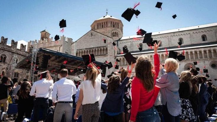 Giovani immigrati, il loro riscatto: studiano, si laureano, partecipano alla vita pubblica