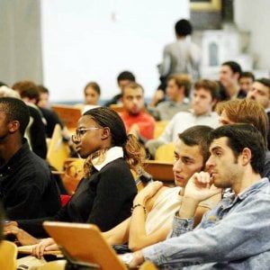 Referendum, a Genova la battaglia ora entra nelle scuole, in campo giovani per il sì
