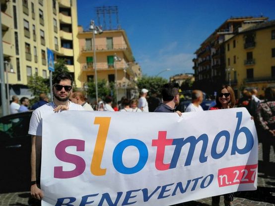 Benevento, in marcia contro le slot: c'è anche Mastella