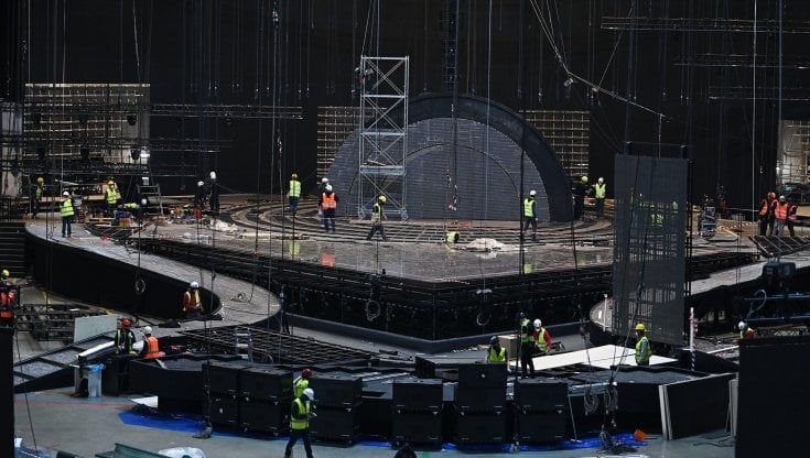 Eurovision, si parte ma sul super palco il primo intoppo