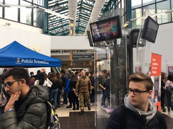 Palermo: esperimenti, realtà virtuale e centinaia di ragazzi a EsperienzaInsegna