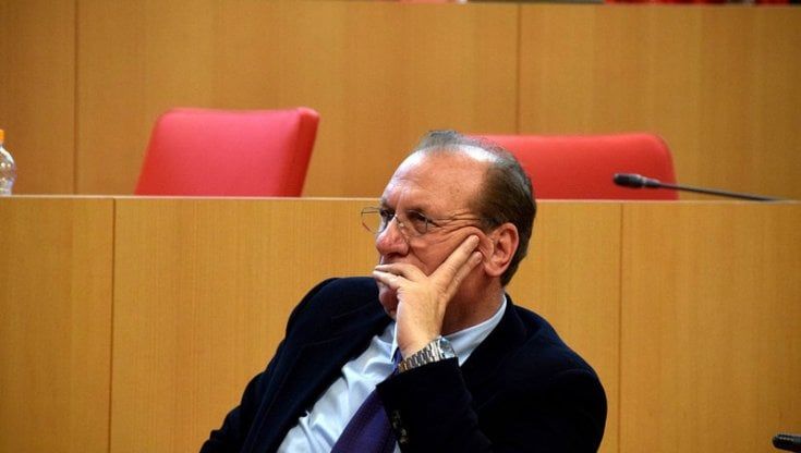 Chi è Totò Ruggeri, l'ex senatore arrestato in Puglia: uomo di centro e grande ufficiale della Repubblica che ancora una volta mette in imbarazzo Michele Emiliano 