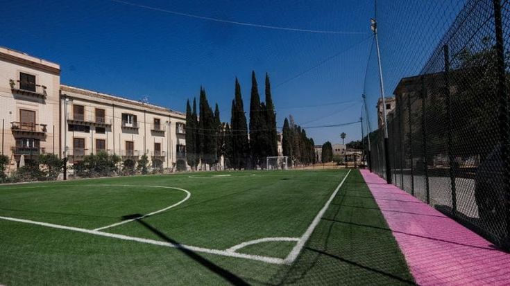 Un calcio al degrado, riapre il campetto alla Magione