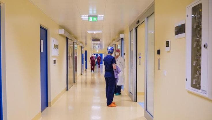 Fughe sanitarie, la Regione Liguria sigla accordo con l’Abruzzo. L’ironia del Pd: “E’ confinante?”