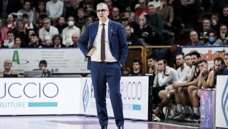 Basket, Venezia cade ancora: esonerato De Raffaele. Vincono Milano, Bologna e Tortona