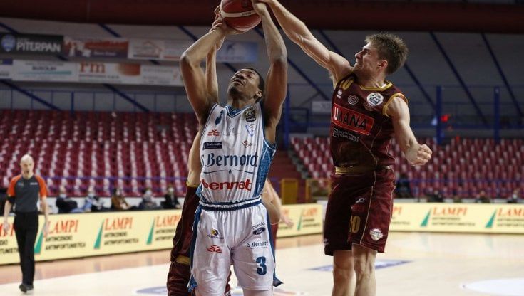 Basket, Serie A: Venezia, Brindisi e Virtus Bologna rispondono a Sassari