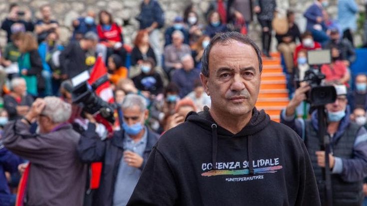 Mimmo Lucano dichiarato incandidabile in Calabria, escluso dalle liste di Avs per le regionali